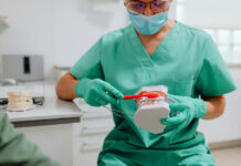 Signs You’re Brushing Your Teeth in the Wrong Way, and 4 Ways to Solve It Signs You're Brushing Your Teeth in the Wrong Way, and 4 Ways to Solve It